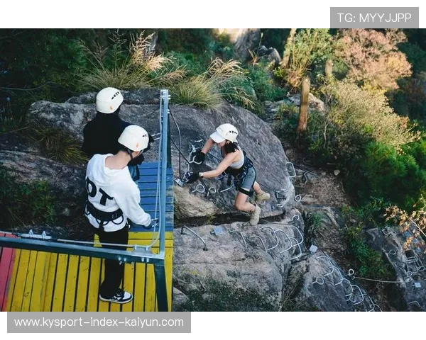 世界户外极限赛选手挑战悬崖成功